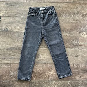 TOPSHOP — Faded Black Straight Leg Jean